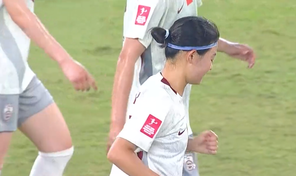 开云官网-半场1-0！女足U20吊打泰国，肖亚飞“惊天远射”破门，取胜没悬念